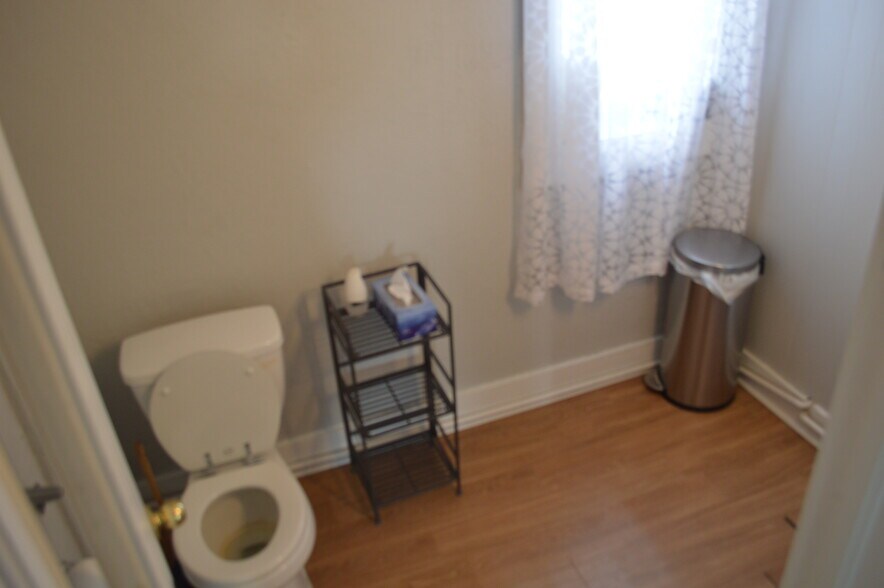 More Photos Of 6-14 Elm St, Oakland Storefront Retail Office For Lease