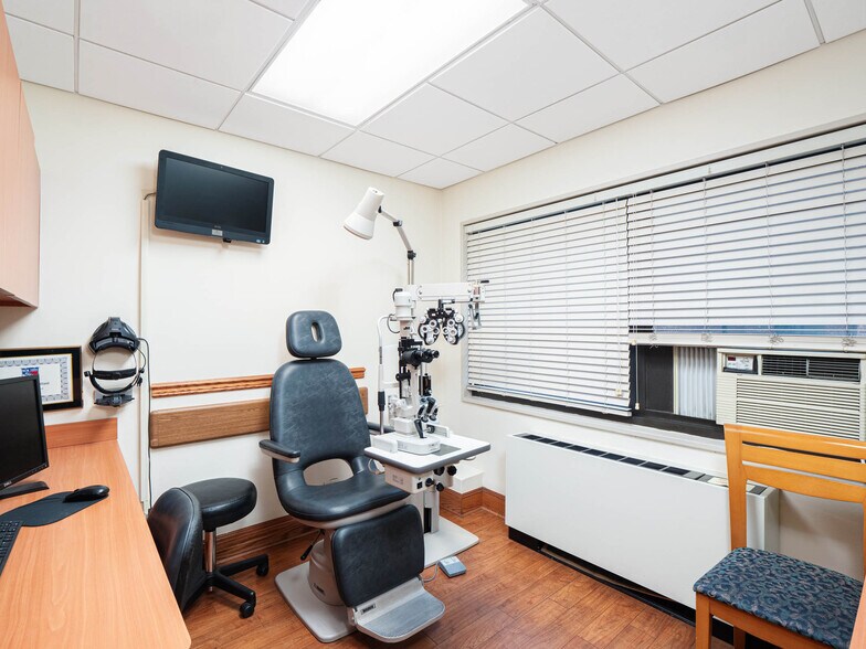 More Photos Of 10933 71st Rd, Forest Hills Apartments For Sale