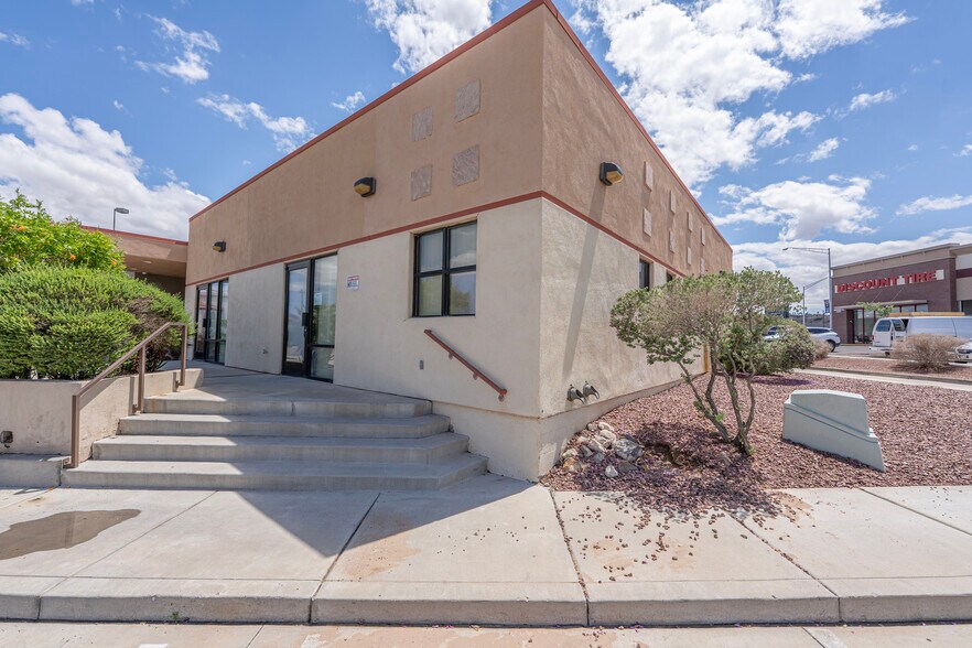 Primary Photo Of 3651 Highway 95, Bullhead City Bank For Lease