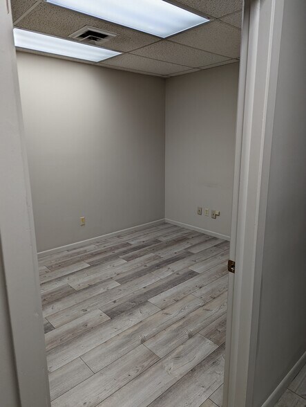 More Photos Of 535 S Emporia St, Wichita Flex For Lease