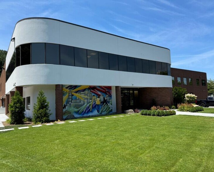 More Photos Of 26 Harbor Park Dr, Port Washington Flex For Sale