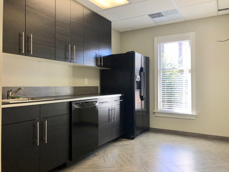 More Photos Of 2900 Chamblee Tucker Rd, Chamblee Office For Lease