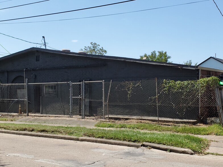 More Photos Of 4615 Sherman St, Houston Freestanding For Lease