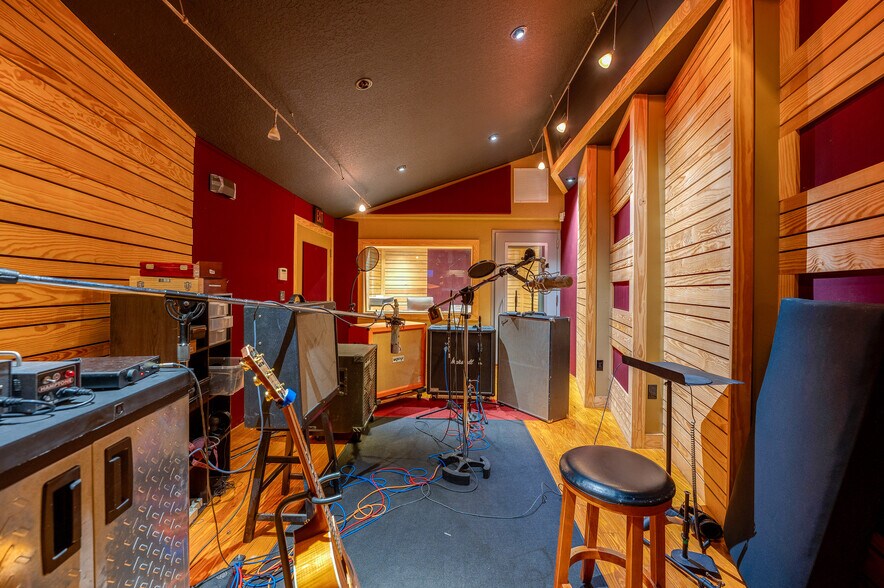 More Photos Of 2250 N Volusia Ave, Orange City Specialty For Lease