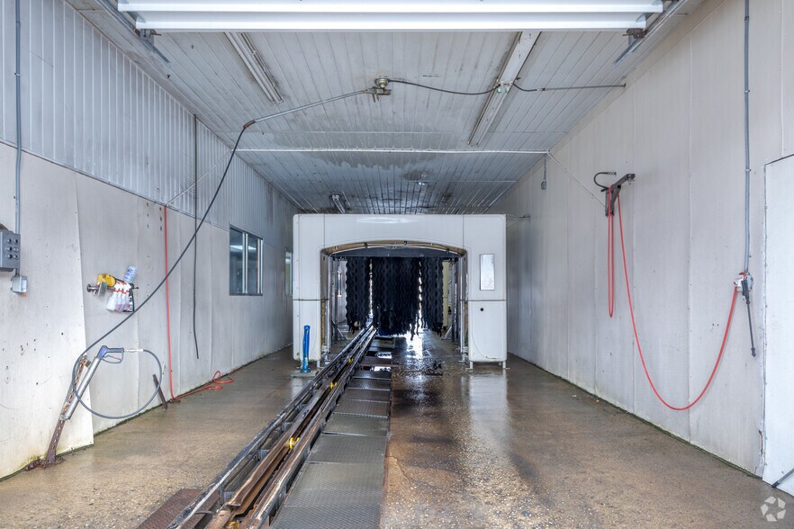 More Photos Of 2101 E Home Rd, Springfield Freestanding For Sale