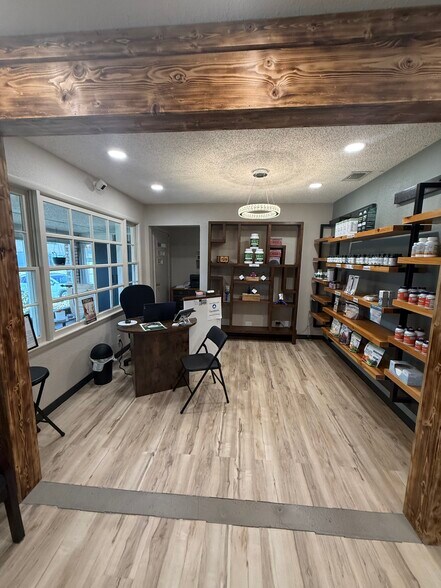 More Photos Of 1020 18th St, Woodward Office For Sale