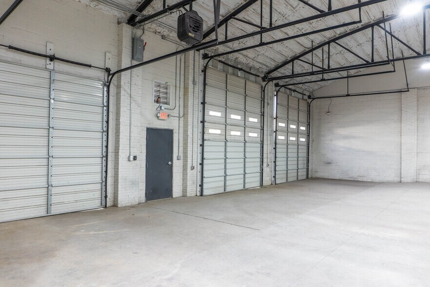 More Photos Of 122 Atando Ave, Charlotte Service For Lease