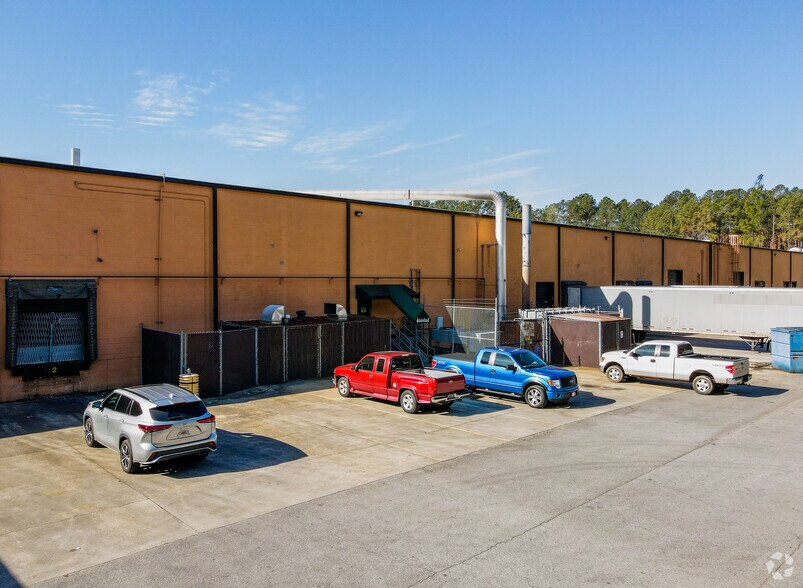 More Photos Of 7990 Second Flags Dr, Austell Unknown For Lease