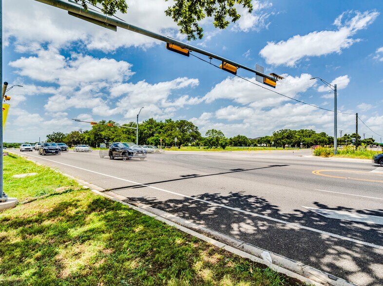 More Photos Of 12900 Lowden Ln, Manchaca Specialty For Lease