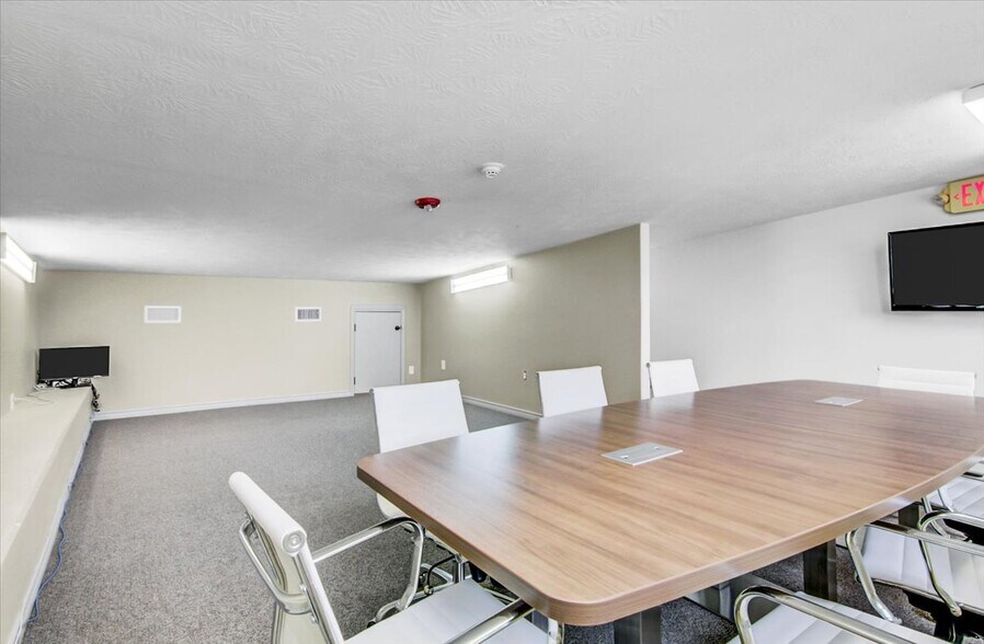 More Photos Of 3250 Central Mall Dr, Port Arthur Office For Sale