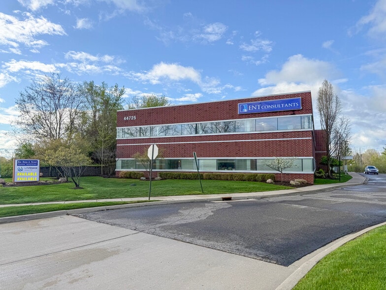 Primary Photo Of 44725 Grand River Ave, Novi Medical For Lease