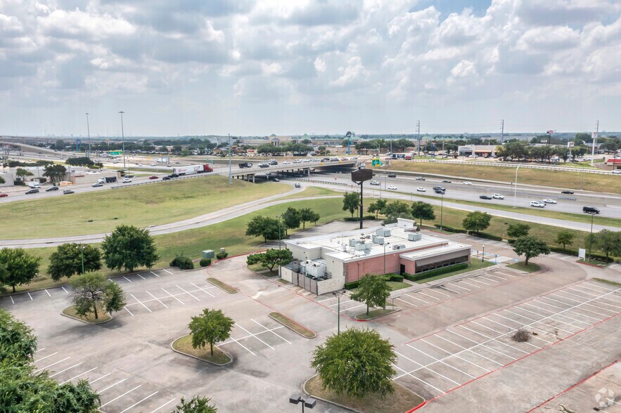 More Photos Of 2290 S Stemmons Fwy, Lewisville Restaurant For Sale