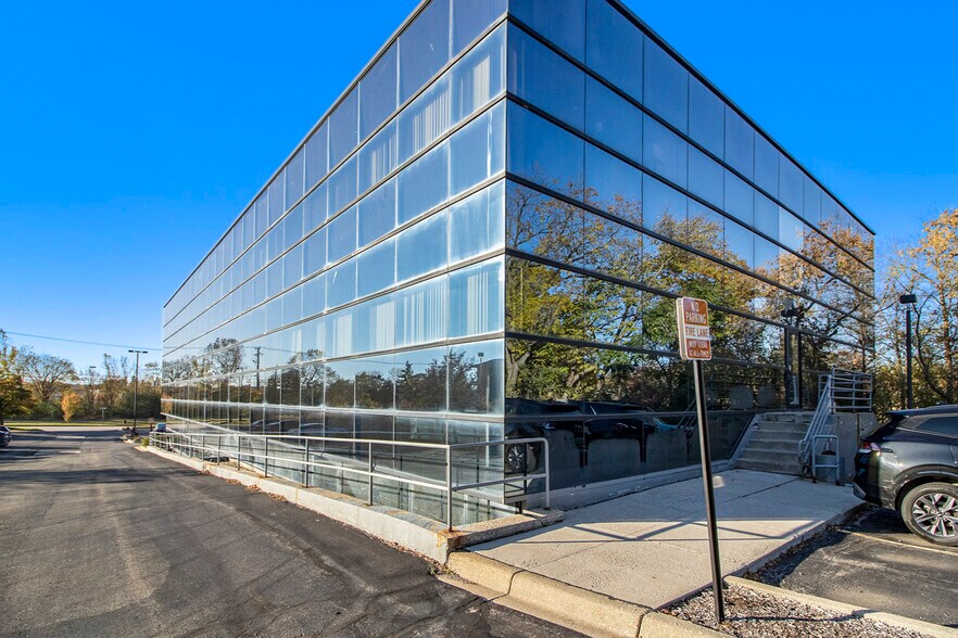 More Photos Of 42450 W 12 Mile Rd, Novi Medical For Lease
