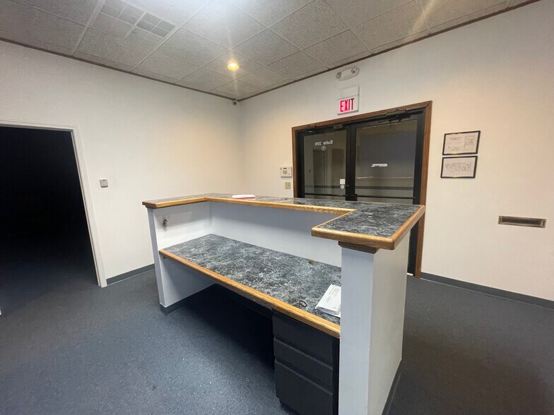 More Photos Of 105-115 S Grove Ave, Elgin Medical For Lease