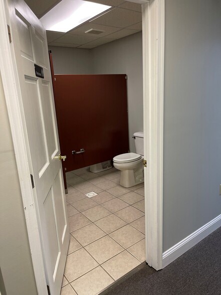 More Photos Of 201-209 W Pike St, Clarksburg Office Residential For Lease