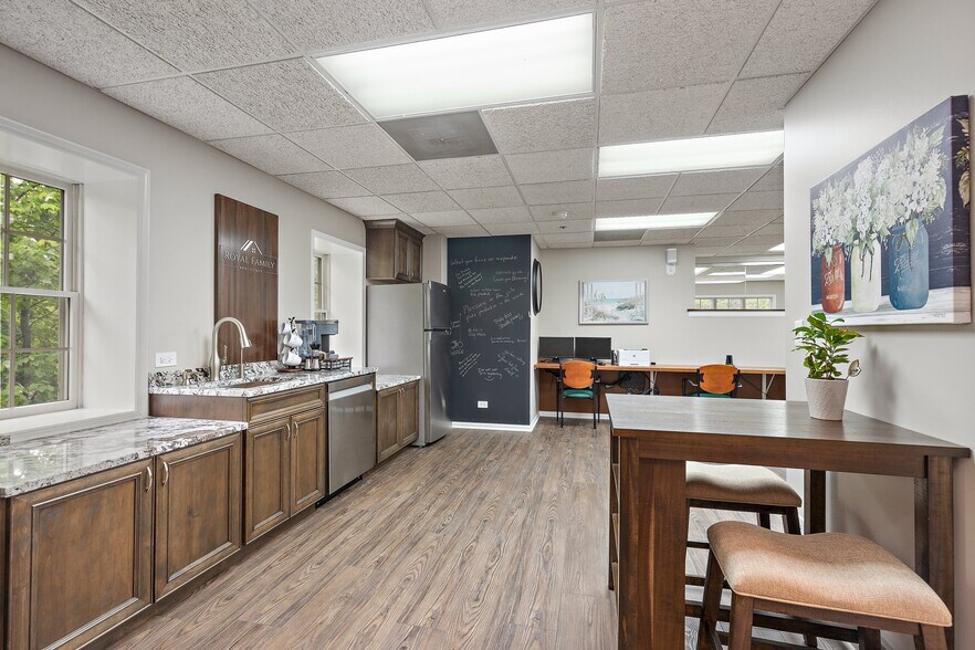 More Photos Of 1015-1025 W Wise Rd, Schaumburg Office For Sale