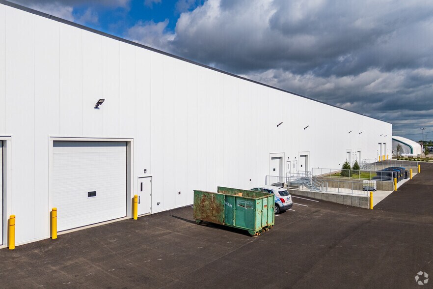 More Photos Of Rue Louis-Blériot, Mascouche Unknown For Lease