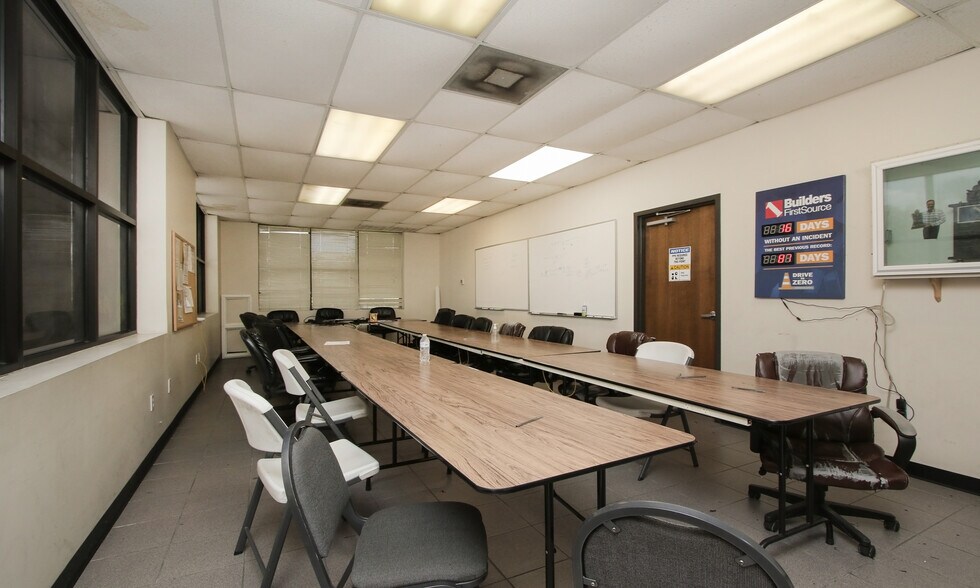 More Photos Of 5515 Brittmoore Rd, Houston Distribution For Sale