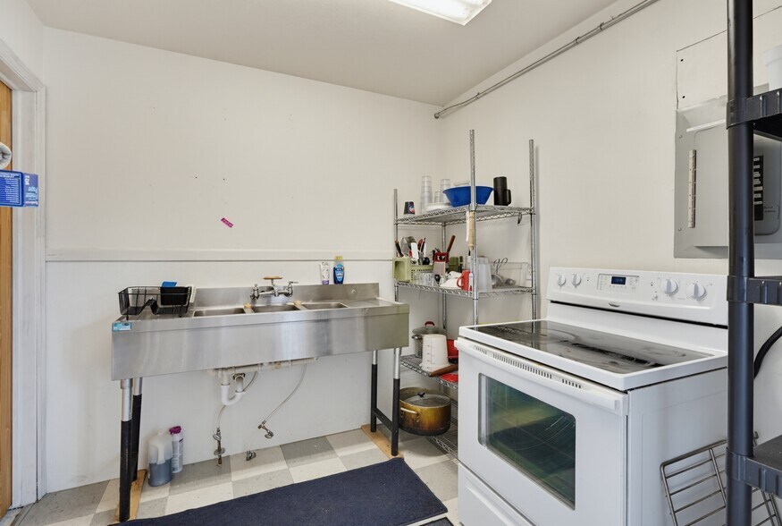 More Photos Of 158 Museum Dr, Hill City Restaurant For Sale