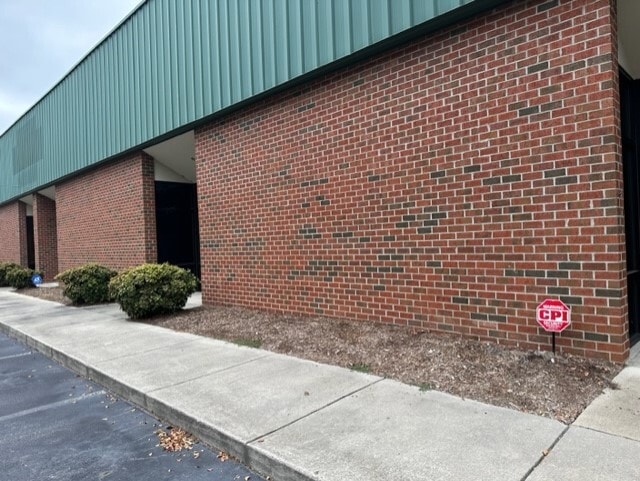 More Photos Of 4909 Expressway Dr, Wilson Light Distribution For Lease