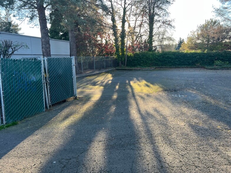 More Photos Of 16725 SE McLoughlin Blvd, Milwaukie Convenience Store For Sale