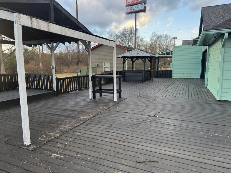 More Photos Of 715 Industrial Blvd, McDonough Bar For Lease