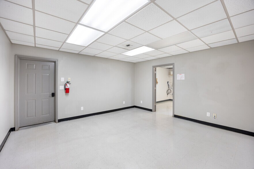 More Photos Of 11814 Debonair Rd NE, Moses Lake Warehouse For Lease