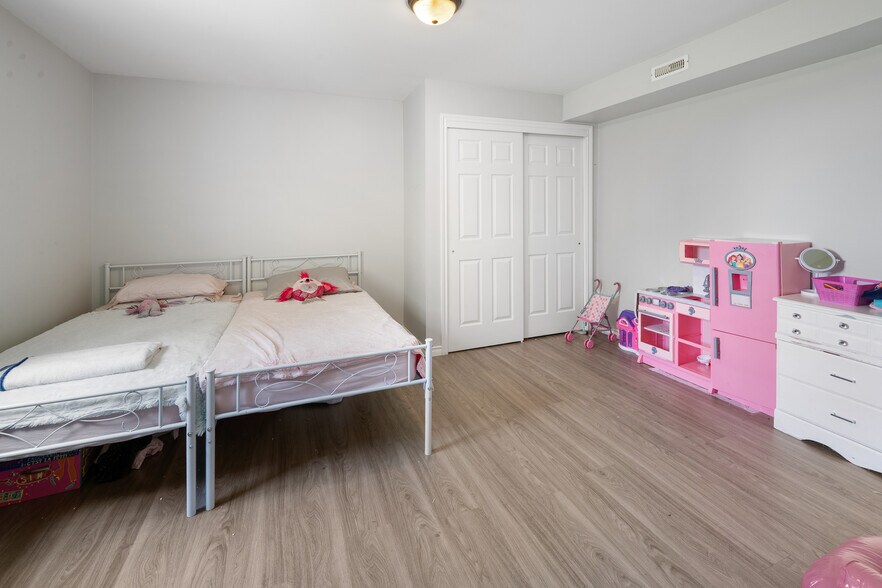 More Photos Of 2024 Dufferin Av, Wallaceburg Apartments For Sale