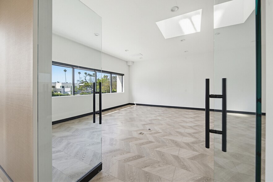 More Photos Of 4041 Wilshire Blvd, Los Angeles Office For Lease