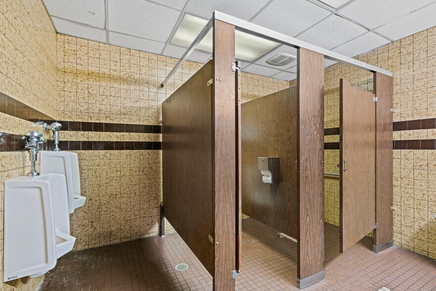 More Photos Of 9 S 1st St, Yakima Restaurant For Sale