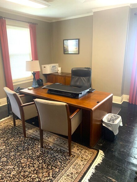 More Photos Of 109 Broad St, Middletown Office Residential For Lease