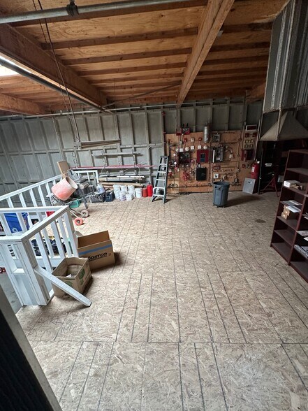 More Photos Of 77530 Enfield Ln, Palm Desert Showroom For Sale