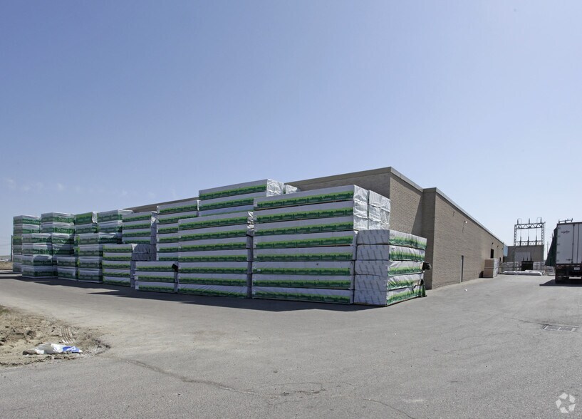 More Photos Of 101 Glidden Rd, Brampton Warehouse For Lease