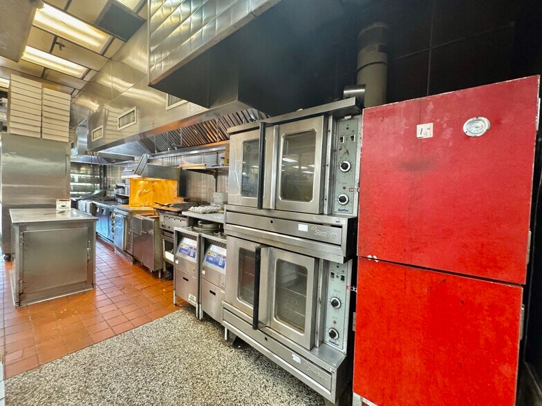 More Photos Of 560 Franklin Ave, Franklin Square Freestanding For Sale