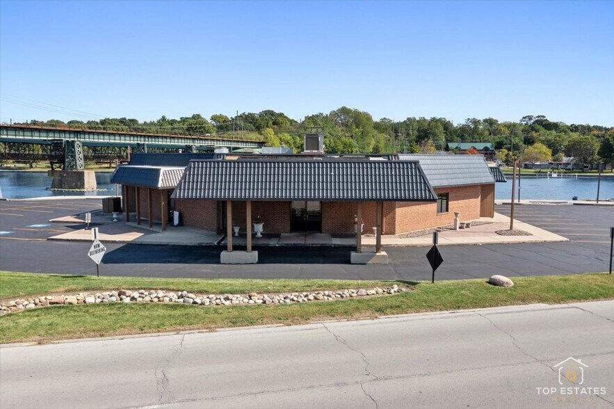 More Photos Of 320 N 2nd St, St Charles Restaurant For Sale