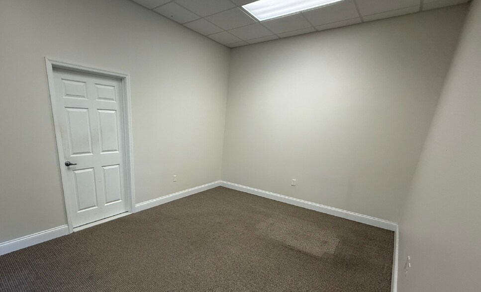 More Photos Of 7100 SW Kanner Hwy, Stuart Office For Lease