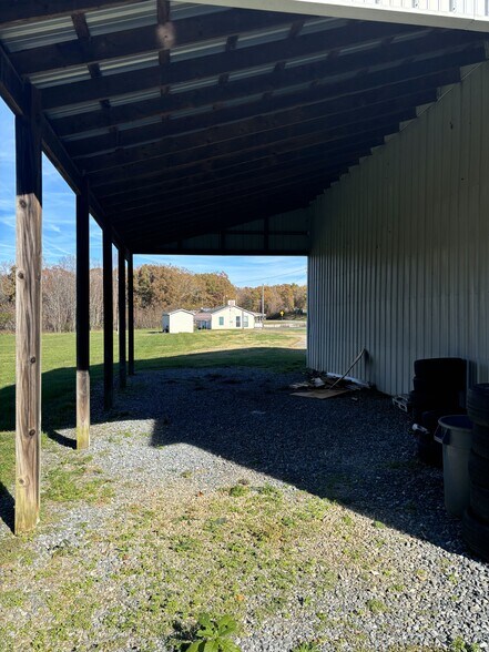 More Photos Of 2527 Main St, Hurt Flex For Sale