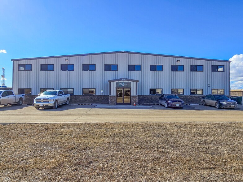 More Photos Of 509 Well St, Williston Warehouse For Lease