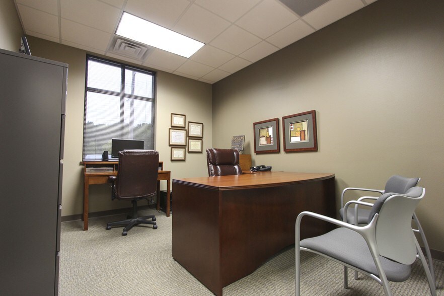 More Photos Of 3015 Greyhound Dr, Waterloo Medical For Lease