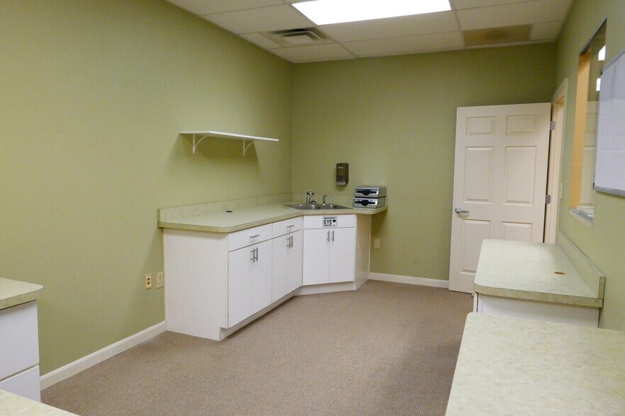 More Photos Of 142 Linden Dr, Winchester Office For Sale