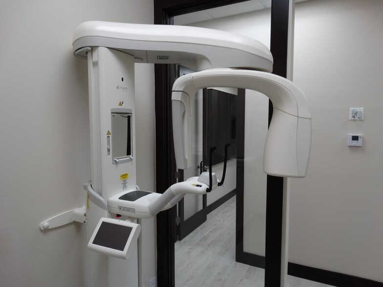 More Photos Of 6051-6095 W Commercial Blvd, Tamarac Medical For Sale