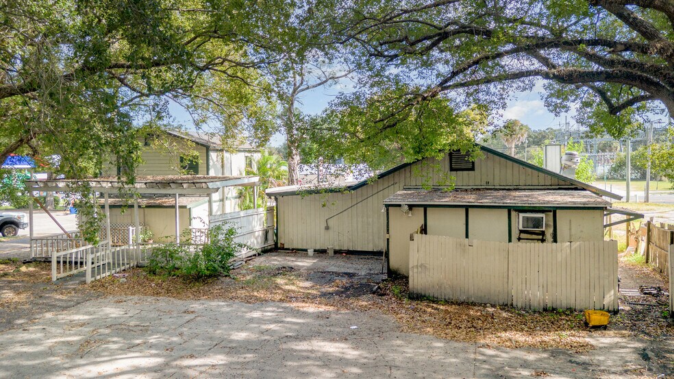 More Photos Of 2516 S Sanford Ave, Sanford Convenience Store For Sale