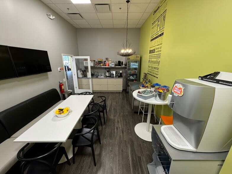 More Photos Of 18521 Spring Creek Dr, Tinley Park Light Distribution For Lease