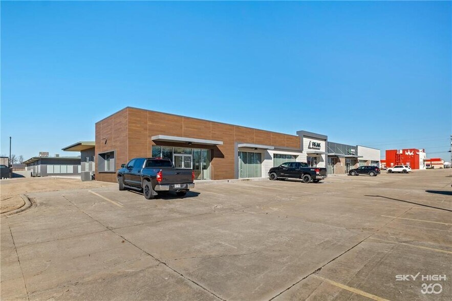 More Photos Of 1395 E Henri De Tonti Blvd, Springdale Unknown For Lease
