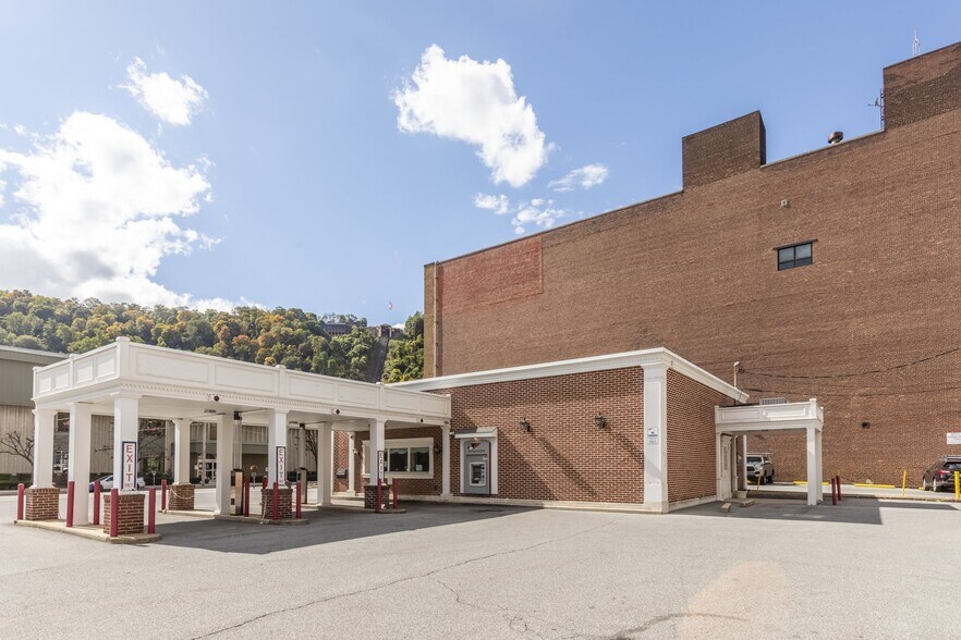 More Photos Of 142 Walnut St, Johnstown Bank For Sale