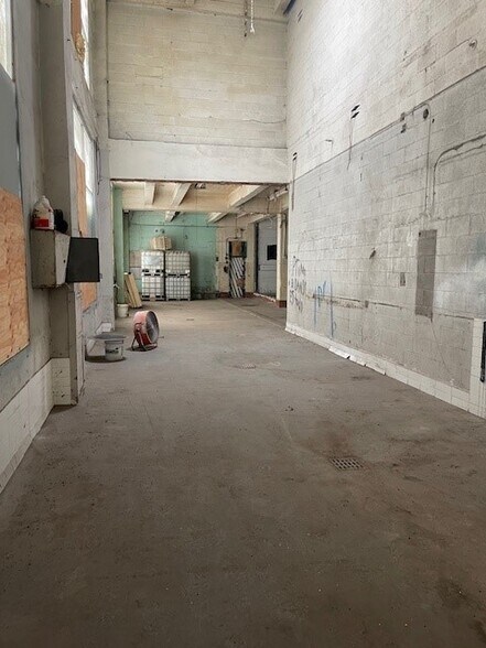 More Photos Of 5701-5755 International Blvd, Oakland Warehouse For Lease
