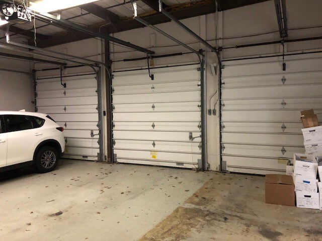 More Photos Of 3040 Industry Dr, Lancaster Flex For Sale