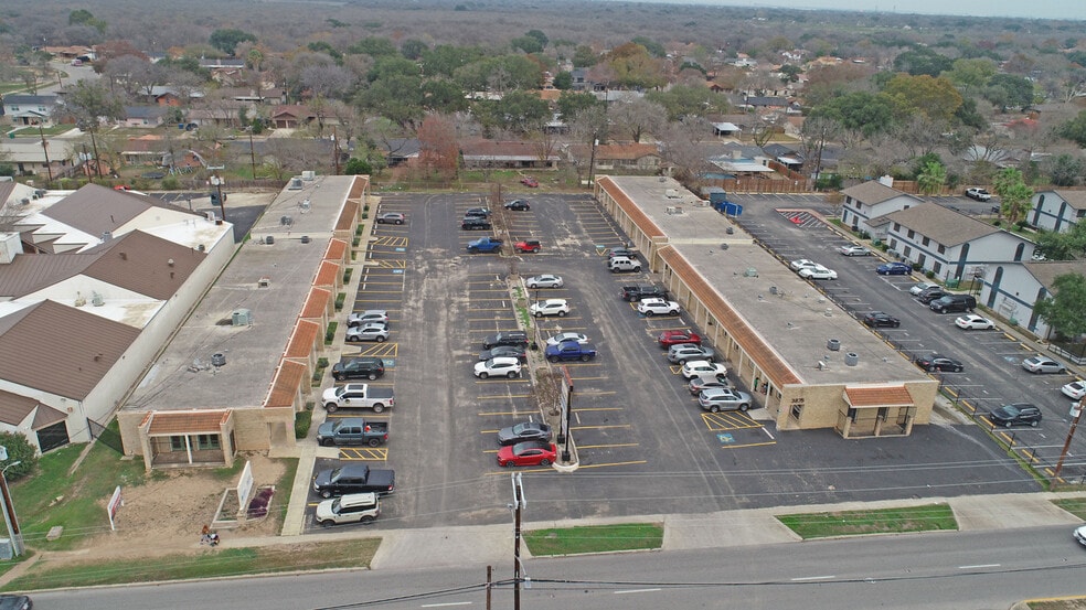 More Photos Of 3859 E Southcross Blvd, San Antonio Unknown For Lease