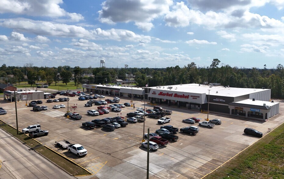 Primary Photo Of 2231 Maplewood Dr, Sulphur Unknown For Lease