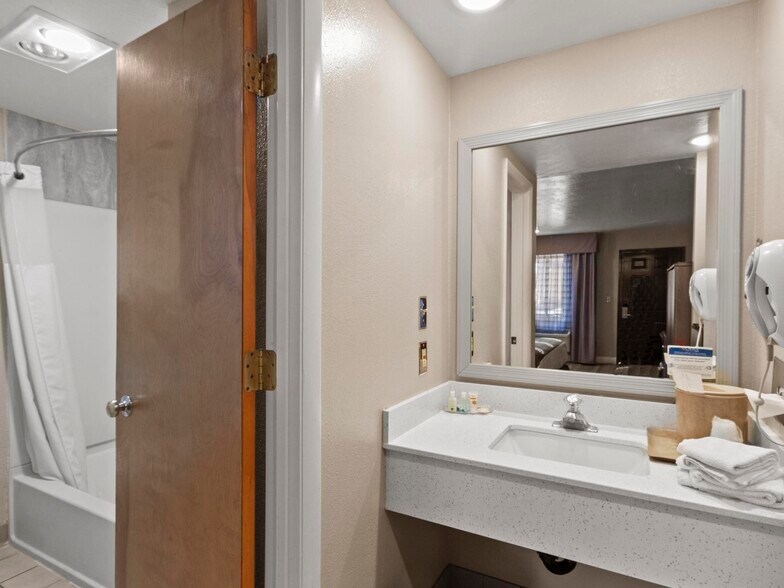 More Photos Of 250 N 1100 W, Cedar City Hotel For Sale